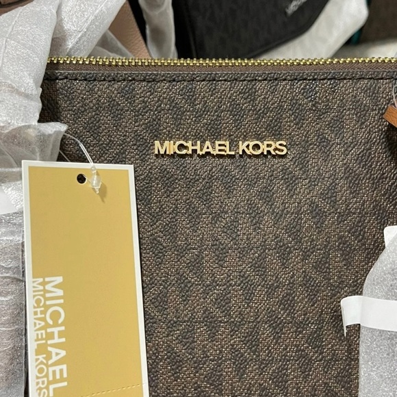 NWT Michael Kors Charlotte Large Top Zip Logo Print Leather Tote In Brown/Gold - Picture 5 of 12